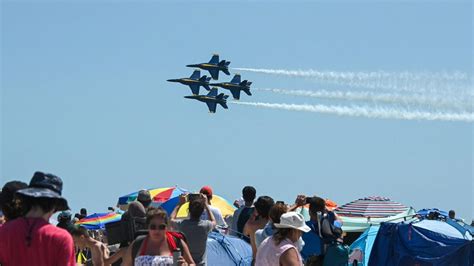Bethpage Air Show Dazzles Capacity Jones Beach Crowds In Perfect