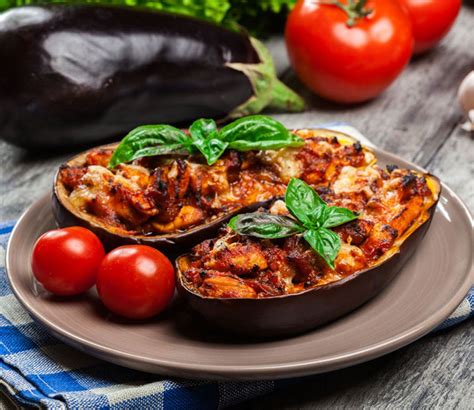 Las berenjenas son una hortalizas muy usadas en la gastronomía internacional. Recetas de berenjenas rellenas a las que no te podrás resistir