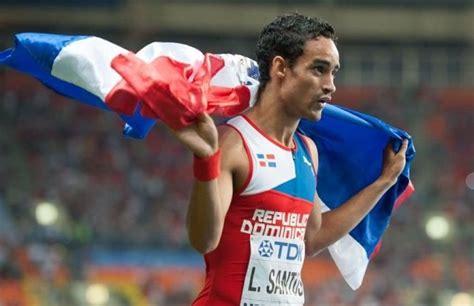 Aunque también obtuvo resultados notables en 300 y 800 metros. Luguelín Santos llega 2do y clasifica a semifinales 400 ...