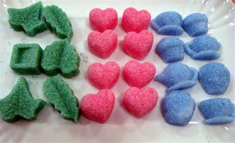 Le zollette di zucchero sono belle e decorative rispetto allo zucchero semolato semplice. Calendario dell'Avvento - Zollette di zucchero colorate ...