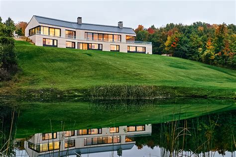 It consists of an outer ring of vertical sarsen standing stones, each around 13 feet (4.0 m). Hilltop House | ALK3R