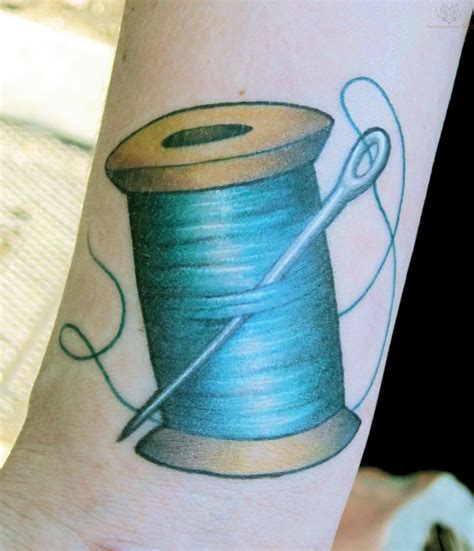 blue-thread-spool-and-needle-tattoo.jpg 1,304 × 1,516 bildepunkter