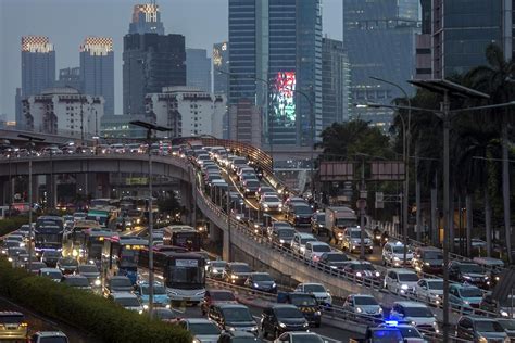 Foto Kemacetan Jelang Psbb Total Di Jakarta Nasional