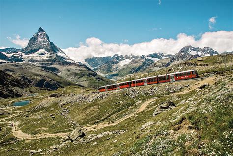 La Suisse Vue Du Train Glacier Express Le Rapide Le Plus Lent Du