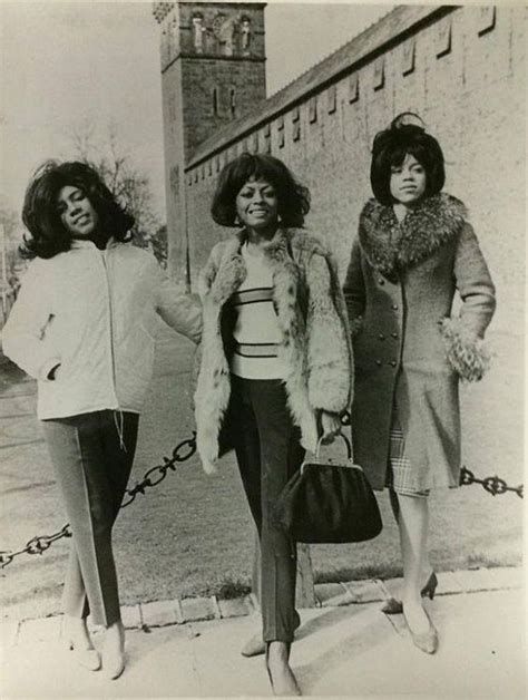 The Supremes L R Mary Wilson Diana Ross And Florence Ballard In