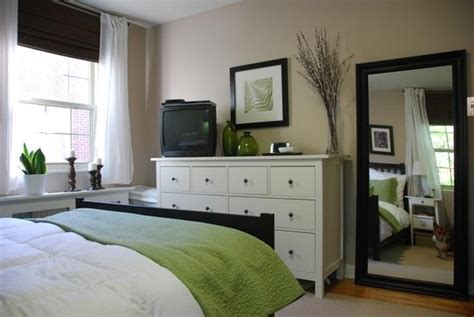 4 steps to getting it right. I love the mix of dark and white furniture!! | Guest room ...