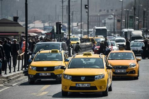 What is the difference between yellow and turquoise taxi Istanbul?