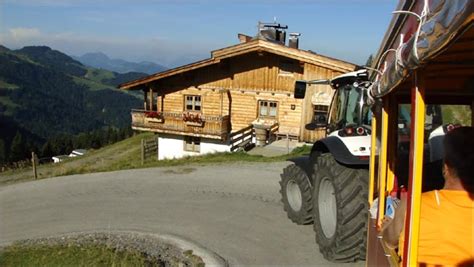 Beide basieren auf motivvorlagen der erfolgreichen heftromanserie gleichen namens. Reise zum Bergdoktor