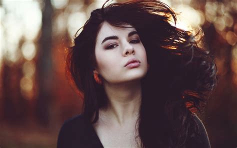 Tapety tvář ženy model portrét dlouhé vlasy bruneta