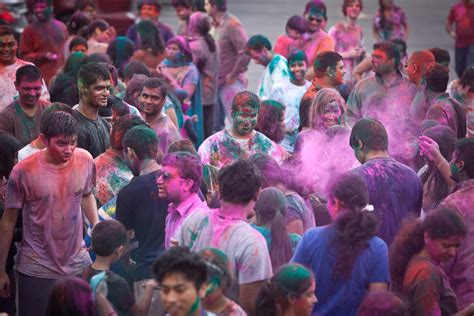 Holi Festival A Hit Not Only Among Hindus Festival Of Colors Usa
