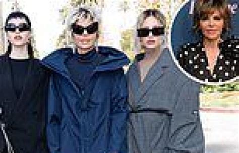 Lisa Rinna 60 Debuts New Platinum Blonde Hair As She Poses With Her