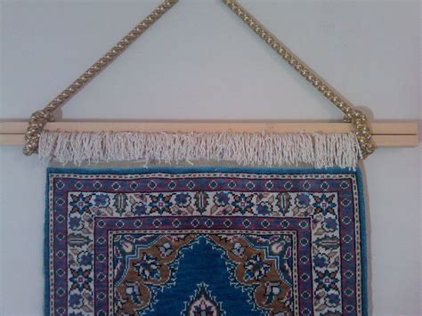 A wall hanging tapestry, simply put, is a textile specifically designed and woven to portray an artistic scene with the intent of hanging it on a wall. Hanging Fringed Rug on Wall | Hanging fabric, Rugs ...