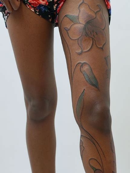 Bacaklarına yaptırdıkları dövmelerle oldukça çekici hale gelen kadınlar ve güzel. Bu Yılın En Trend Dövme Modelleri - Trendus.com