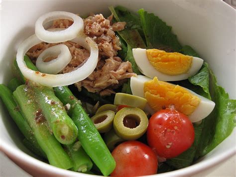 Niçoise Salad Fresh Romaine Lettuce Green Beans And Cher Flickr