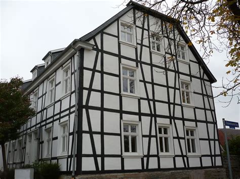 Seit 1878 steht unser familienbetrieb ein für das was wir lieben die kunst am gast. Fachwerkhaus im Sauerland | Fachwerkhäuser, Haus, Sauerland