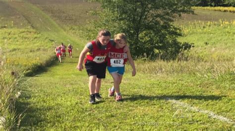 Middle School Runner Shows There S No I In Team Carries Teammate Wpbn