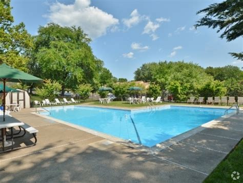 Ed and his team have great pictures and testimonials from past customers to share. Pool