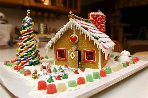 How to make a Christmas gingerbread house  Step by Step tutorial
