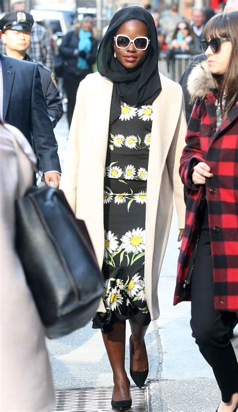 Welcame back di chanel santa lia. FOTO Muncul di Depan Umum, Lupita Nyong O Mendadak ...