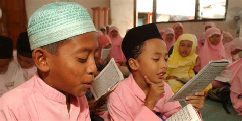 Kajian lampau menunjukkan terdapat kelemahan pelaksanaan kurikulum pendidikan islam (kpi) di sekolah berdasarkan kesesuaian kandungan, kecekapan guru dan penghayatan pelajar. Kurikulum Madrasah Indonesia Diminati Negara Lain | Dream ...