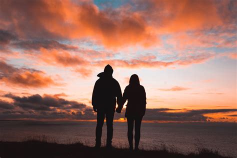 And the same picture again and gives your heart. Couple Holding Hands, HD Love, 4k Wallpapers, Images ...