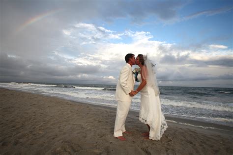 Plan the perfect myrtle beach wedding or honeymoon with our guide to wedding venues, event planners, romantic getaway packages and more. Myrtle Beach wedding photographers -777 Portraits ...