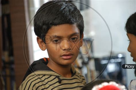 Image Of Child Actor Aakash Puri In Movie Working Stills Kr319365 Picxy