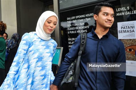 They won a reality tv competition series called make the pitch in 2012. e-dagang punya masa depan amat cerah - Vivy Yusof