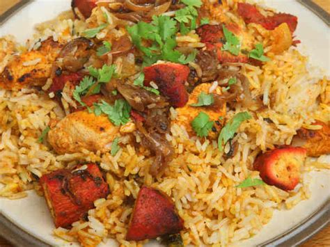 Chicken chilli with rice urdu recipe, step by step instructions of the recipe in urdu and english, easy ingredients, calories, preparation time, serving and videos in urdu cooking. Chilli Chicken Fried Rice Recipe - Boldsky.com