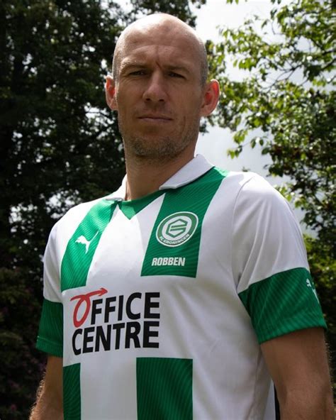 3 834 206 · обсуждают: Arjen Robben Groningen formasıyla futbola geri döndü ...