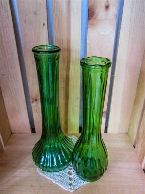 Vintage Green Bud Vases Set Of Two Vintage Green Vases Etsy Bud Vases Vase Set Green Vase