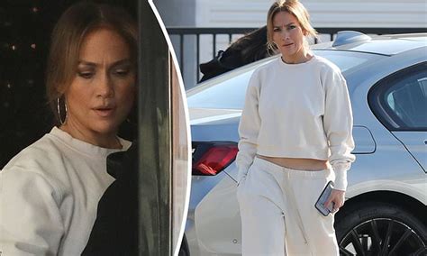 Jennifer Lopez Flashes Taut Dancers Midriff In Wintry Sweats While