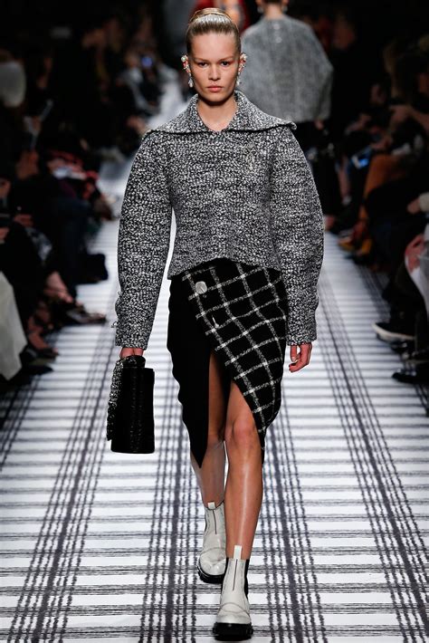 Balenciaga Fall 2015 Ready To Wear Fashion Show Paris Fashion Week
