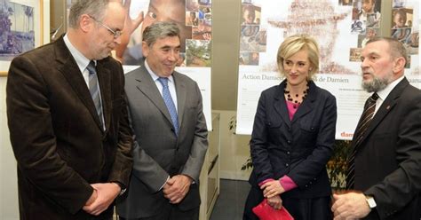 Hij heeft het in zijn boek over een zekere 'mevrouw n.' en dat kan niemand anders dan noraly beyer zijn. Prinses Astrid nieuwe erevoorzitster Damiaanactie ...