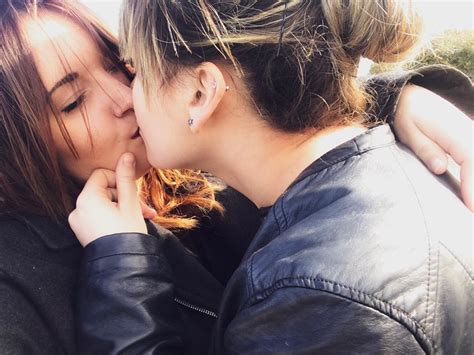 Gwen Sandy Cute Lesbian Couples Lesbians Kissing Lesbian Couple