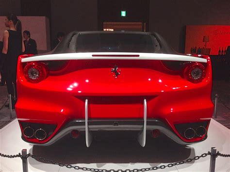 Earlier this month, ferrari filled some patent drawings revealing a new model that many people believed was the new ferrari california. Ferrari SP FFX laat zich eindelijk live bewonderen - Autoblog.nl