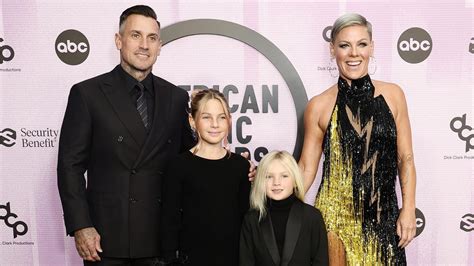 Pink Posts Embarrassing Nude Photo Taken By Husband Carey Hart News