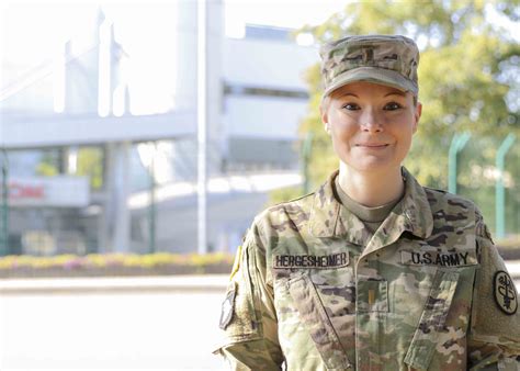 Army Nurse Overcomes Hardship Prevails Over Statistics Article The