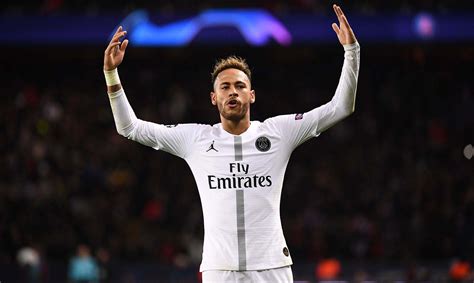 nejˈmaʁ dɐ ˈsiwvɐ ˈsɐ̃tus ˈʒũɲoʁ; Neymar Jr | Age, Career, Net Worth, Dated, Girlfriend ...