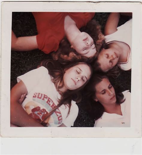 Polaroids De Chicas Adolescentes En Los A Os S Cultura Inquieta