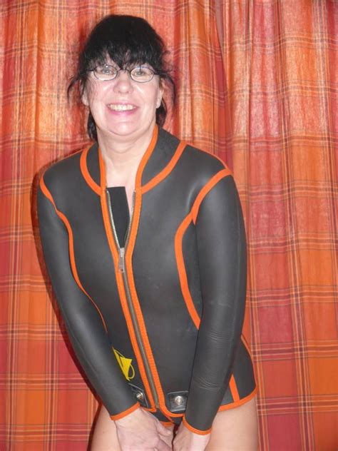 Elios sub is a company specialized in the production of tailored diving suits, operating since 1977 on both the italian and foreign markets. Facebook | Neopren