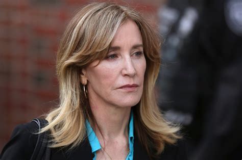 prosecutors want felicity huffman to get prison time in college scam