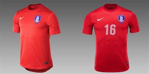 전통의 아시아 축구 최강자 3국 중 하나로, 국제무대에서 죽을 쑤는 편임에도 불구하고 아시아 내전에서 가히 최강의 면모를 보여준다. 한국 축구대표팀 홈유니폼 공개 "너무단순 VS 깔끔하다" - 손에 ...
