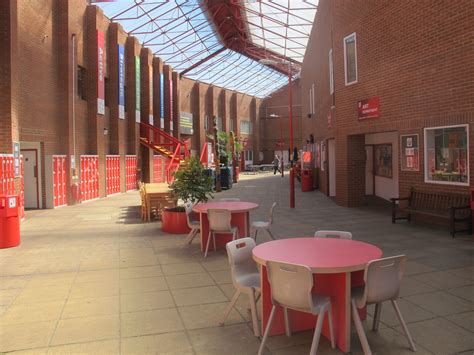 Atrium At Crestwood Community School For Hire In Eastleigh Schoolhire
