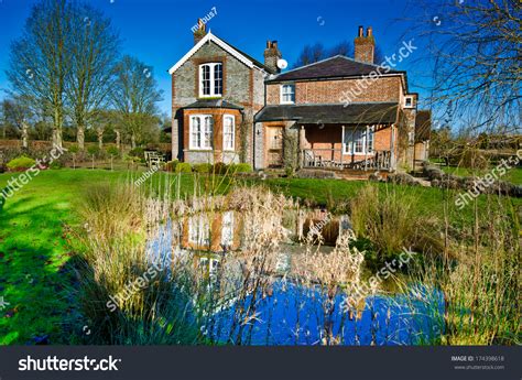 English Farmhouse Garden Lake Stock Photo 174398618 Shutterstock