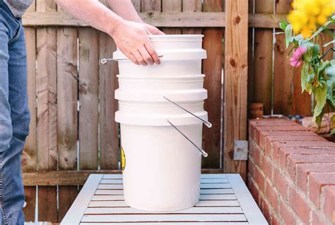 How To Do Worm Composting With 5 Gallon Plastic Buckets Worm