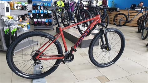 Giant Talon 2 2021 29 Erxc Light Trail Bike Red Clay Walk Around