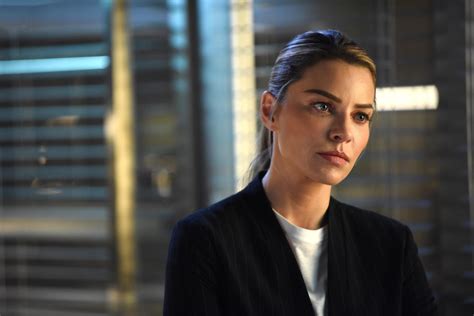 chloe decker as lauren german in lucifer 2017 wallpaper hd tv shows wallpapers 4k wallpapers