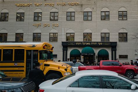 Defying Virus Rules Large Hasidic Jewish Weddings Held In Brooklyn