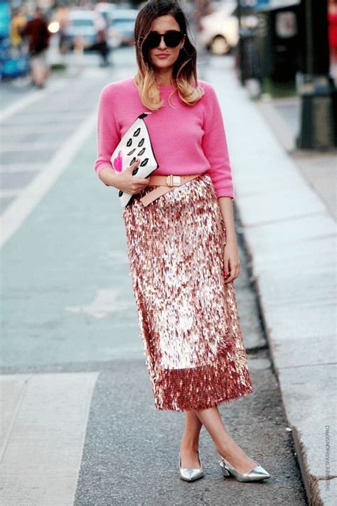 Chic Ways To Wear A Skirt In A Casual Setting